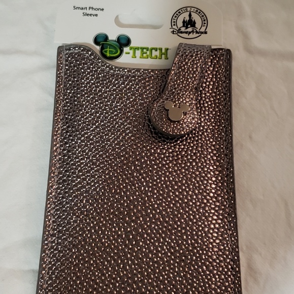 Authentic Disney ticket/pass/card holder - Picture 2 of 6